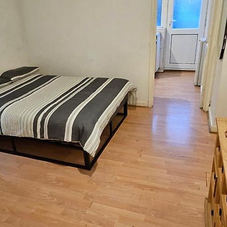 No Frills & Nothing Fancy 1 Bed Studio City Centre Cardiff Luaran gambar