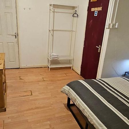 No Frills & Nothing Fancy 1 Bed Studio City Centre Cardiff Luaran gambar